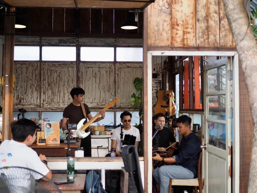 ของแต่งสวนวินเทจ คาเฟ่ใบไม้ขับขาน The Singing Leaf
