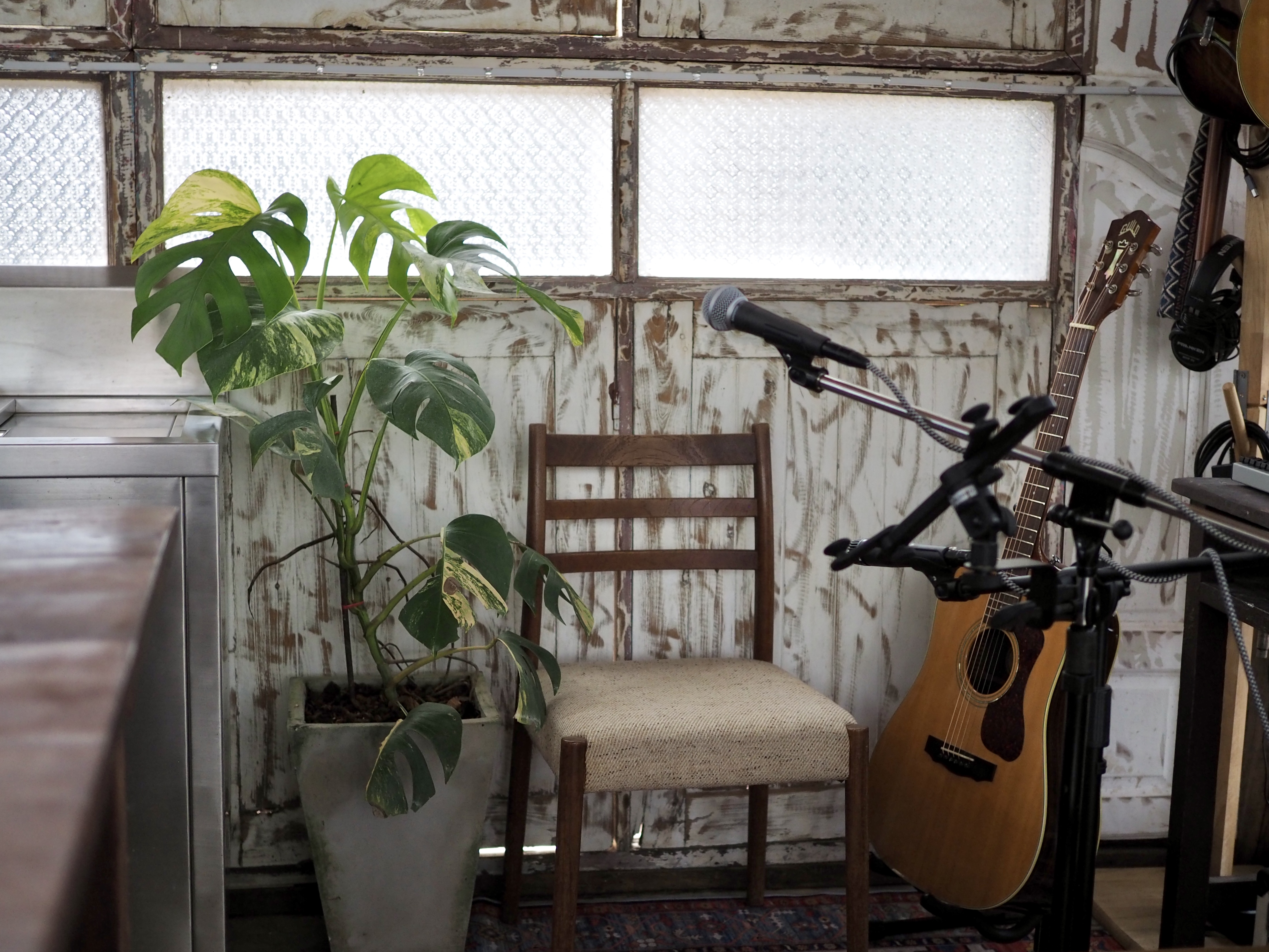 กาแฟลาเต้และหนังสือ